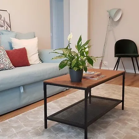 Heart Of * City Getaway * Walk Everywhere * 2bd 2ba 4balcony *