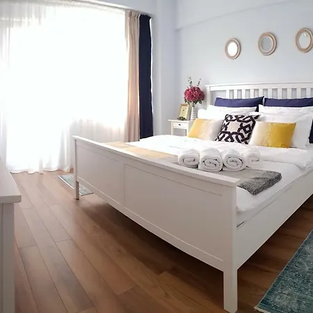 شقة Heart Of * City Getaway * Walk Everywhere * 2bd 2ba 4balcony بوخارست