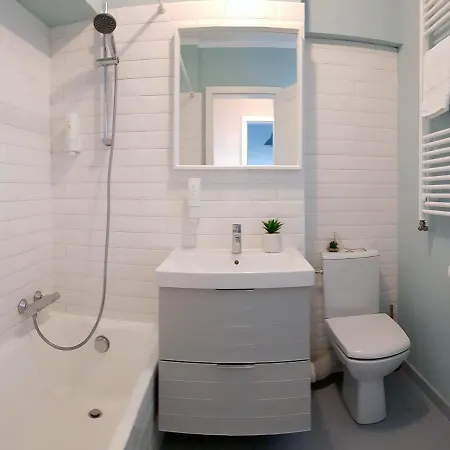 Heart Of * City Getaway * Walk Everywhere * 2bd 2ba 4balcony شقة