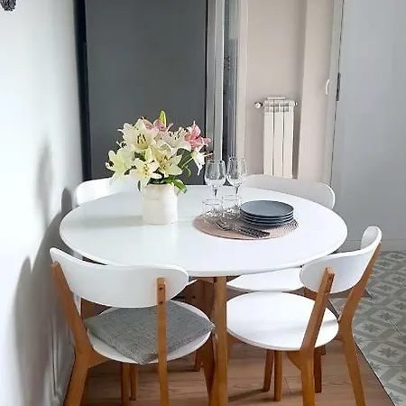 Heart Of * City Getaway * Walk Everywhere * 2bd 2ba 4balcony *