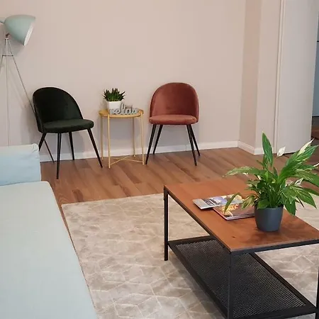 Apartment Heart Of * City Getaway * Walk Everywhere * 2bd 2ba 4balcony Bucharest