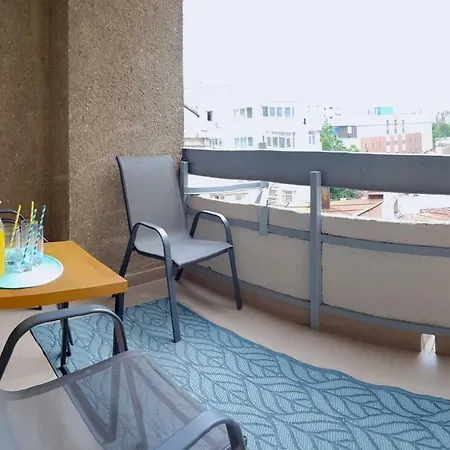 Apartment Heart Of * City Getaway * Walk Everywhere * 2bd 2ba 4balcony *